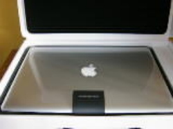Apple Macbook Pro i15 inch ( 2.53ghz ) : ?900Euros
